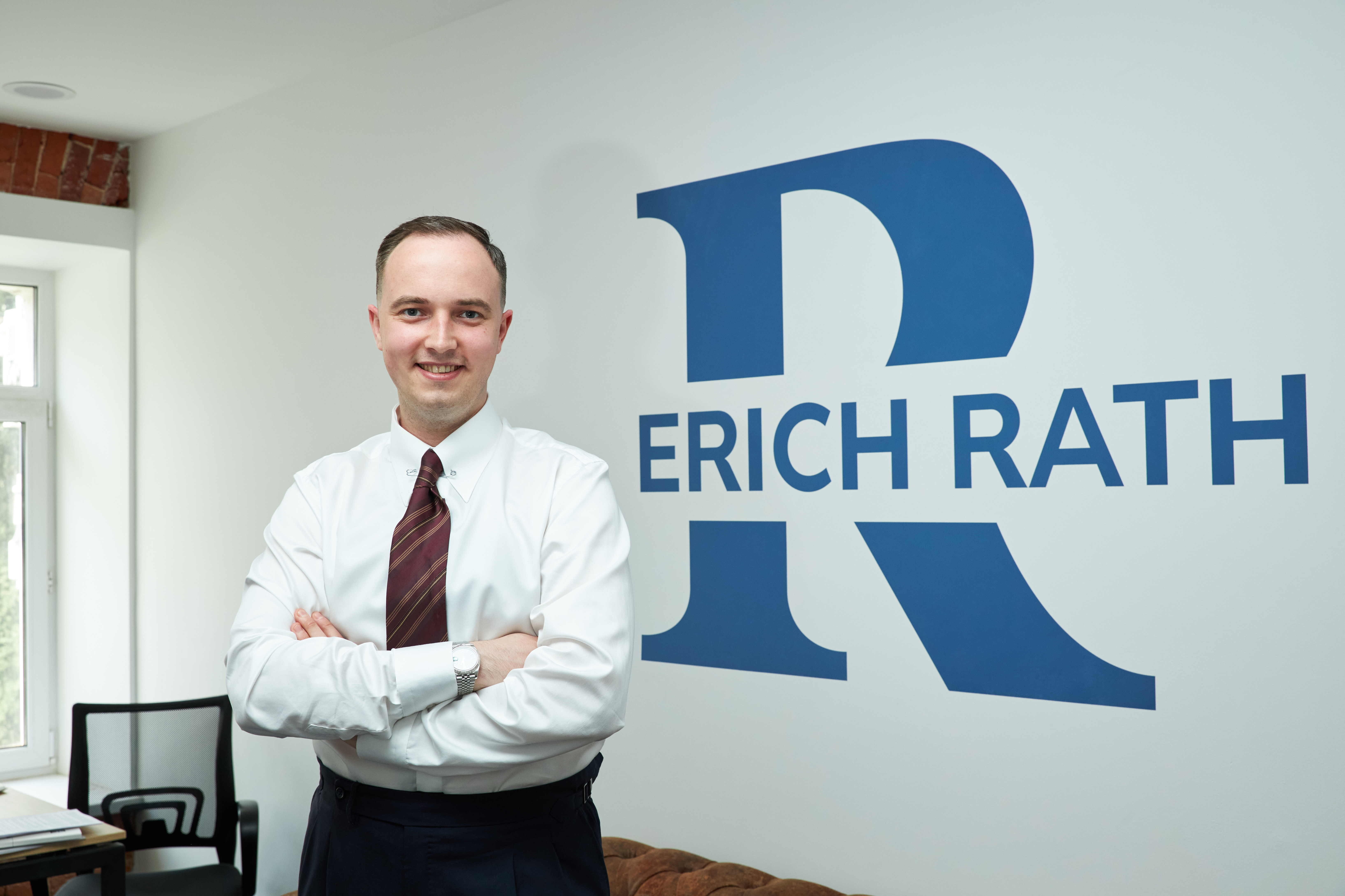 How to avoid getting claims from employees about using their photos in company’s social networks and in the website?